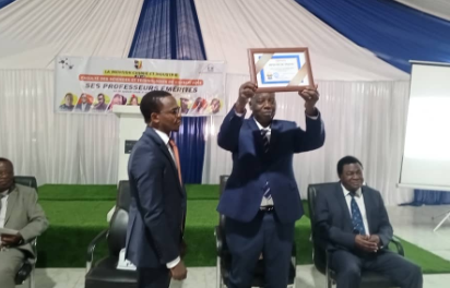 Unikin/Faculté des Sciences et technologies : la SOCHIMICO décerne dix diplomes de mérite à 10 professeurs émérites